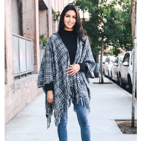 💙 Tweed Ruana Poncho Wrap with Hood & Tassels - Picture 2 of 4